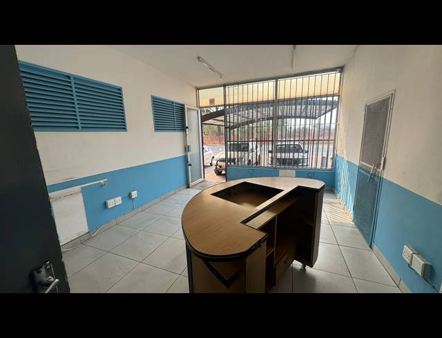 375M² WAREHOUSE TO LET IN PRETORIA WEST